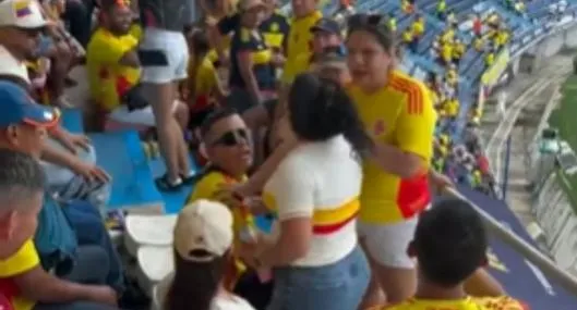 Caso de infidelidad en partido de Colombia da giro: se supo la verdad de lo que pasó en el estadio con pelea entre mujeres. 