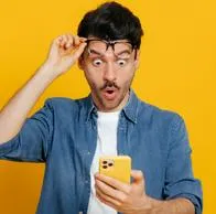 Video viral: joven iba a poner la alarma en su iPhone e hizo curioso hallazgo