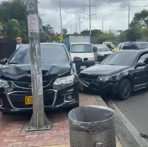 Accidente en Bogotá: Secretaría de Movilidad reporta choque entre dos carros en la Autopista Norte y el trancón es largo, según reportes.