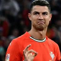Cristiano Ronaldo empujó a un aficionado que le pidió foto y fue criticado