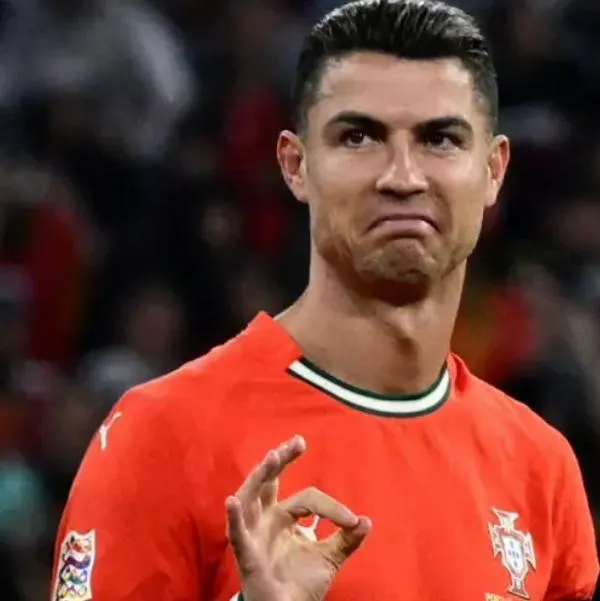 Cristiano Ronaldo empujó a un aficionado que le pidió foto y fue criticado