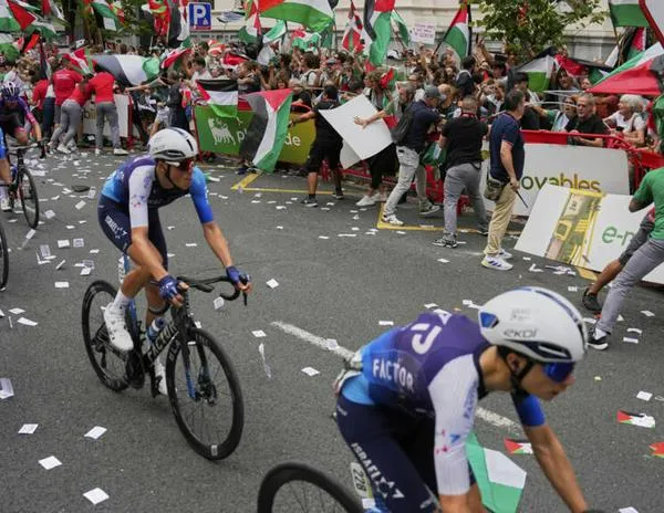Polémica en la Vuelta a España: el equipo Israel Premier-Tech quita "Israel" del maillot