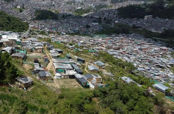 Manizales, gentrificación y el reto de garantizar derechos económicos en medio de la expansión urbana