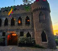 Un castillo en homenaje al café y al amor: el restaurante que brilla por su arquitectura medieval