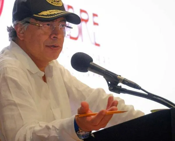 Petro dice que alcaldes colombianos que irán a EE.UU. cometen delito al intentar suplantarlo