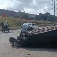 Accidente se registra en la Avenida Boyacá hoy 7 de septiembre: carro se volcó