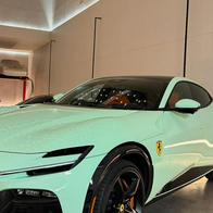 Ni Maluma se salva: tránsito de Medellín lo detuvo tras estrenar lujoso Ferrari 