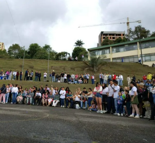 La pasaron muy bien en este colegio de Manizales con sabores, música, alegría y unidos 