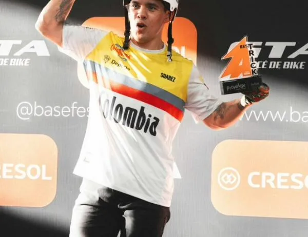 El Equipo Bogotá celebra la victoria en Brasil de Luis Rincón en BMX Freestyle 