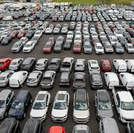 ¿Se dejarán de vender carros a gasolina al cierre de 2025? Preocupa lo que pasa con miles de carros eléctricos que están tomando ventaja. 