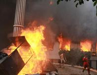 Nepal: el primer ministro dimite y el Parlamento es incendiado por manifestantes