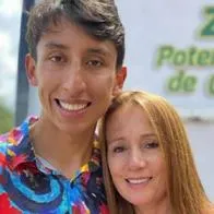 Foto de Egan Bernal y su mamá, en nota de qué dijo mamá de Egan Bernal por triunfo en Vuelta a España 2025, muy conmovedor