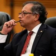 Gobierno de Gustavo Petro aceptó la renuncia de Julián Molina al Ministerio TIC y puso de reemplazo a Carina Murcia, confirma Caracol Radio. 