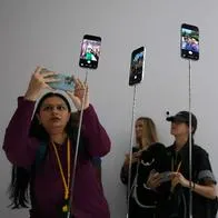 Foto de iPhone17, en nota de qué revela la psicología de personas que siempre buscan estrenar último iPhone