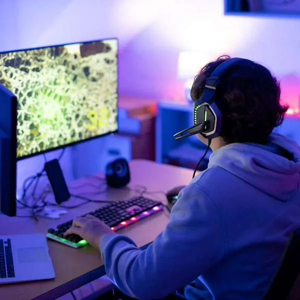 Foto de gammers, en nota de por qué hay peligro para gammers con Roblox. plataforma  popular de videojuegos