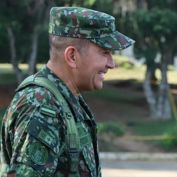 Aparecen pruebas por las que Petro decidió sacar a general del Ejército: hay fotos, finca y chat que lo delatan. 