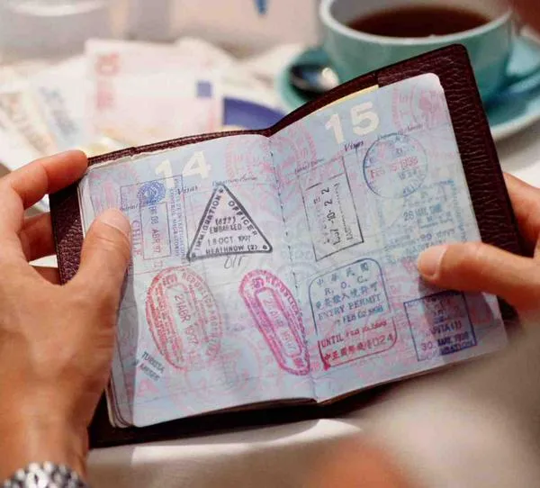 Colombianos en el exterior viven complicada situación con el pasaporte: qué pasa