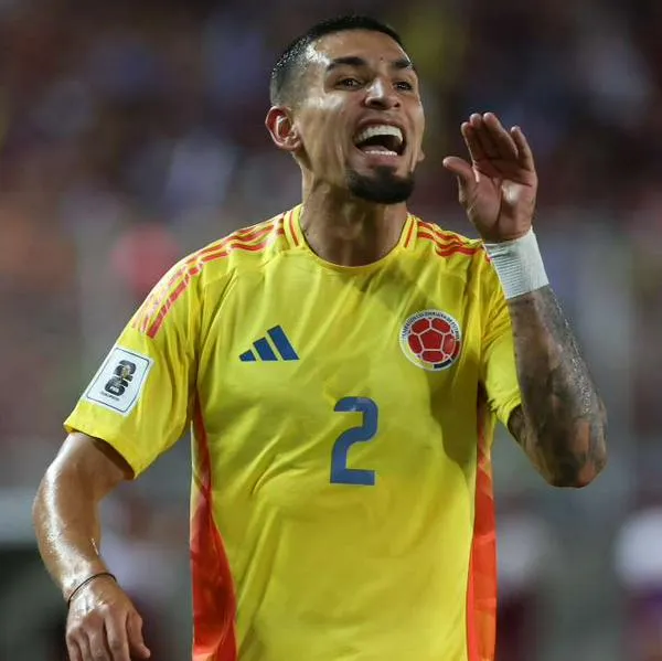 Foto de Daniel Muñoz, en nota de cómo están los bombos para sorteo del Mundial 2026, con Colombia y más del mundo