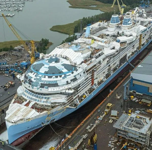 Crucero más grande del mundo se estrenará en 2026: diferencia con el Titanic