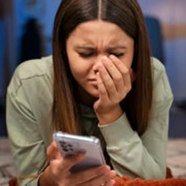 Lanzan alerta por enlaces maliciosos en redes sociales: podrían activar cámara selfie en secreto y sin que el dueño de de cuenta.