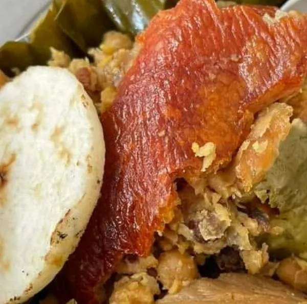 Qué es un tamal con copete y dónde se consigue en Colombia y su precio