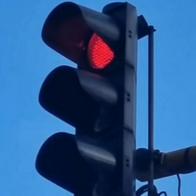 Qué son los dispositivos instalados en los semáforos en Colombia: experto explica que no son cámaras de fotomultas y esta es su función.