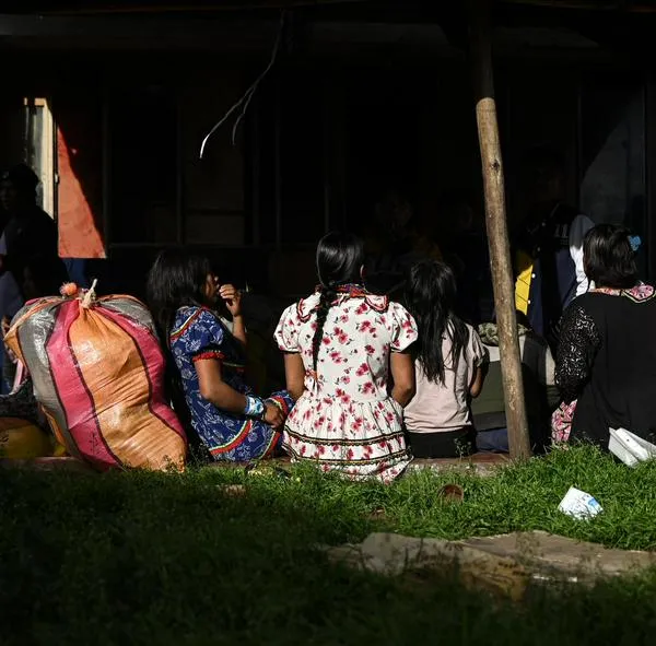 Grupo de indígenas embera en la UPI La Flordia de Bogotá, que retornaron a sus territorios