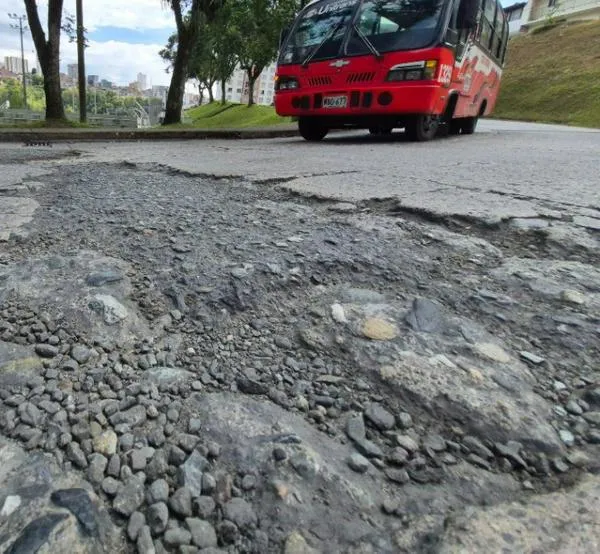 Conductores reportan huecos que esquivar en la vía antigua entre Manizales y Villamaría