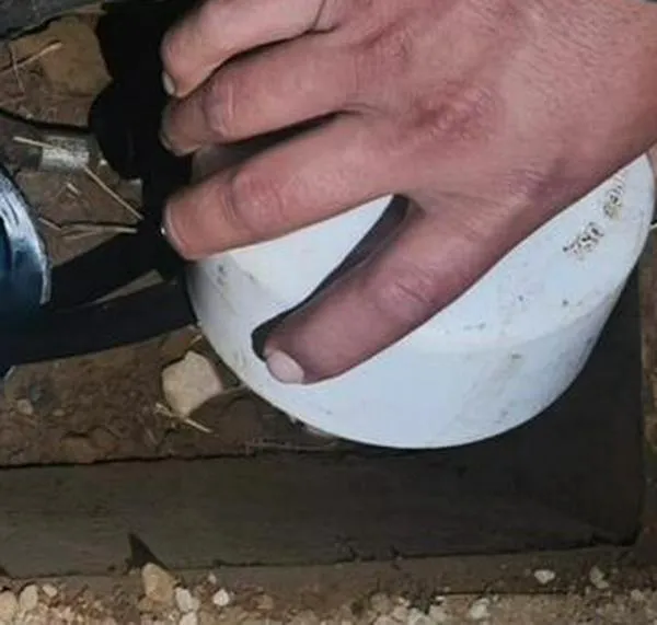 Capturan hombres que escondían bajo tierra miles de galones de combustible robado