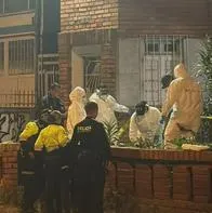 En la entrada de esta casa de Teusaquillo (Bogotá) hallaron a una persona sin vida