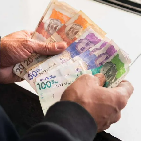 Foto de dinero de Colombia, en nota de qué pasó en Ingreso Mínimo Garantizado de septiembre en Bogotá y para quiénes va