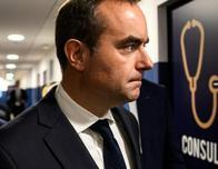 El flamante primer ministro francés intenta convencer con promesas en materia de salud