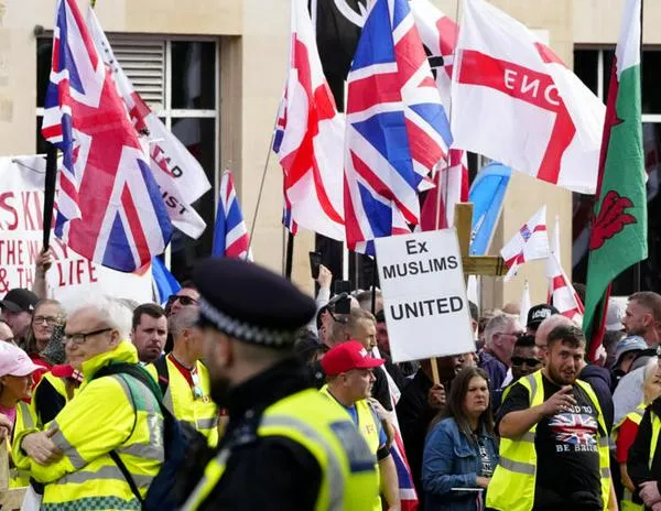 Más de 100.000 personas manifiestan en Londres, convocadas por el ultraderechista Tommy Robinson