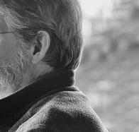 Tomás González: “Con el humor nos desquitamos del dolor y de la muerte”
