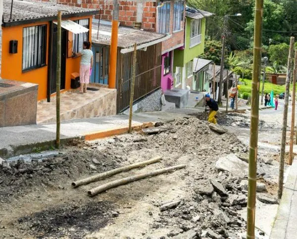 Avanzan obras viales en barrio de la comuna Ciudadela del Norte de Manizales con un 46% de ejecución