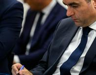 El nuevo primer ministro francés retira la supresión de dos festivos para apaciguar las tensiones