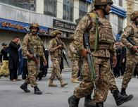 Pakistán amenaza con deportar a más afganos después del ataque a sus soldados