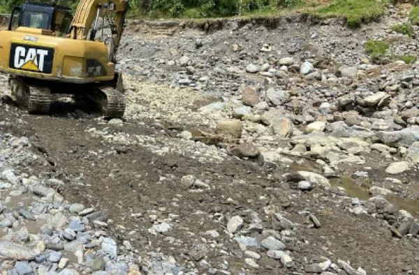 Fotos: habilitan vía en corregimiento de un municipio del Oriente de Caldas, ¿qué pasó?