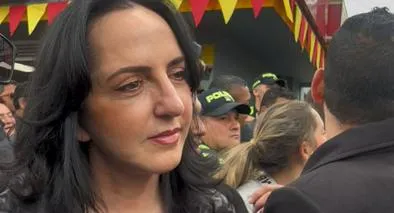 María Fernanda Cabal responde a María Claudia Tarazona por micrófono