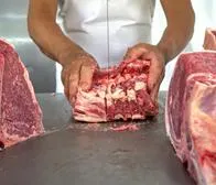 Precio de la carne sube en Bogotá por bloqueos en la vía al Llano.
