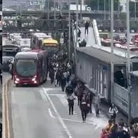 Transmilenio colapsó en carrera 30 tras accidente: pasajeros se bajaron