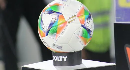 Foto de balón en Colombia, cómo cambia Liga Betplay en 2026 por formato en Colombia, cuándo inicia y acaba