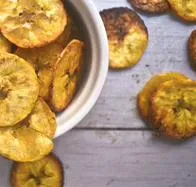 Así se hacen unos chips de plátano maduro