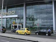 Condenan a hombre por traer 100.000 dólares en maleta con doble fondo al país