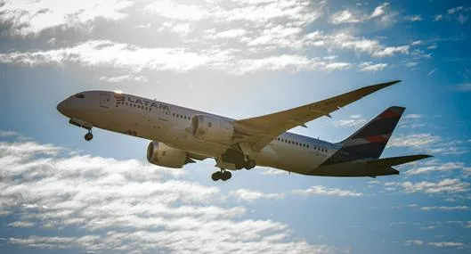 Estafas con vuelos de Latam: viajes y promociones falsos con SMS