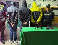 Detenidas tres personas con antecedentes de homicidio al sur de Bogotá: Portaban una mini uzi 
