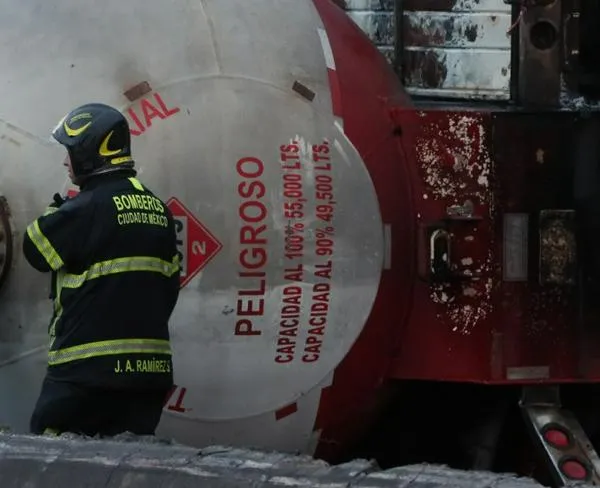 Una bebé sobrevivió a la explosión de un camión de gas y fue trasladada a un hospital
