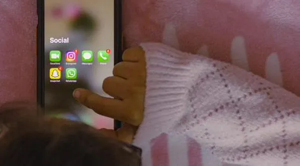 ¿Cuánto tiempo deberían pasar los niños ante una pantalla (celular, computador, TV)?