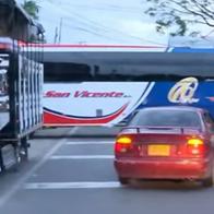 Continúan bloqueos en la vía Bogotá-La Mesa: no hay paso, pese a que alcaldesa dice que hay avances en las quejas que exponen comerciantes. 