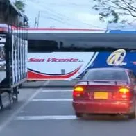 Continúan bloqueos en la vía Bogotá-La Mesa: no hay paso, pese a que alcaldesa dice que hay avances en las quejas que exponen comerciantes. 